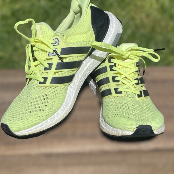 Adidas ultra boost 22 solar yellow size 10 running shoe - Picture 3 of 9